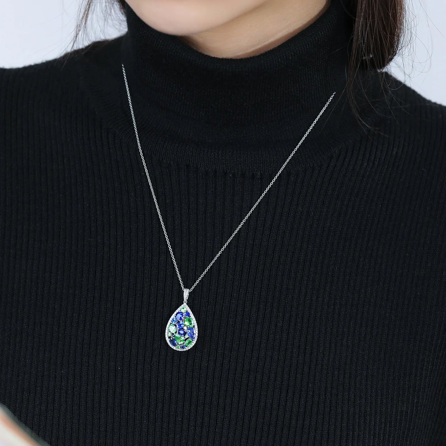 Emerald Drop & Sapphire Set - Luxurious Elegance in Green and Blue