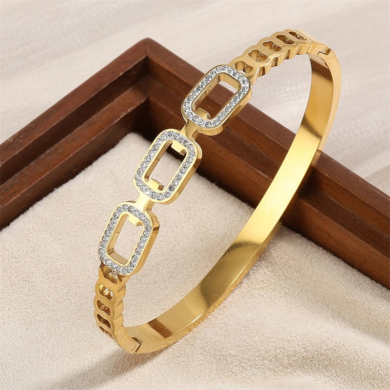 Gold Bracelet Set – Elegant Crystal & Floral Design